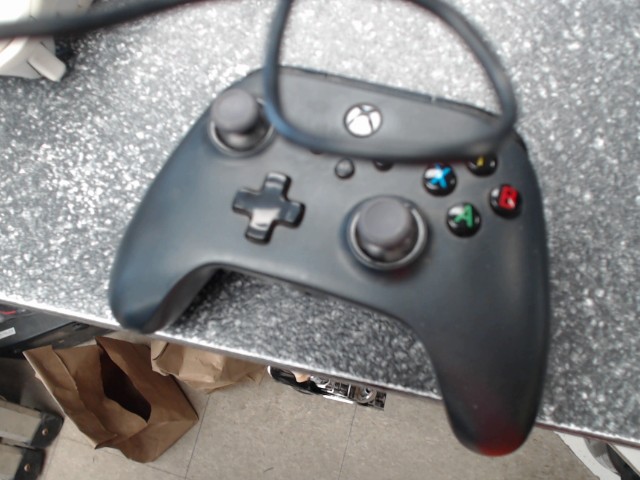 1 manette de xbox one