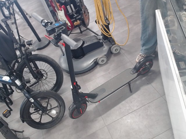 Trotinette electrique in box
