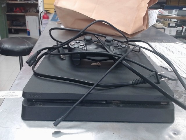 Ps4 slim avec cables et manette