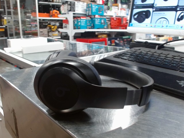 Beats studio pro noir sans acc