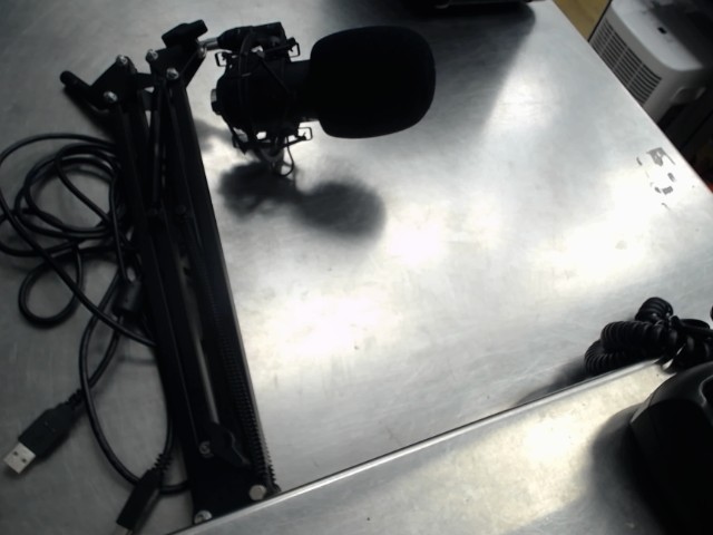 Micro maono avec son pied et fils