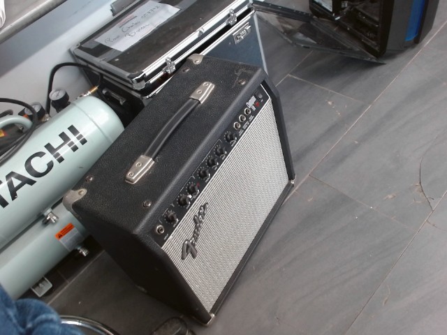 Amp guitare fender champion 110