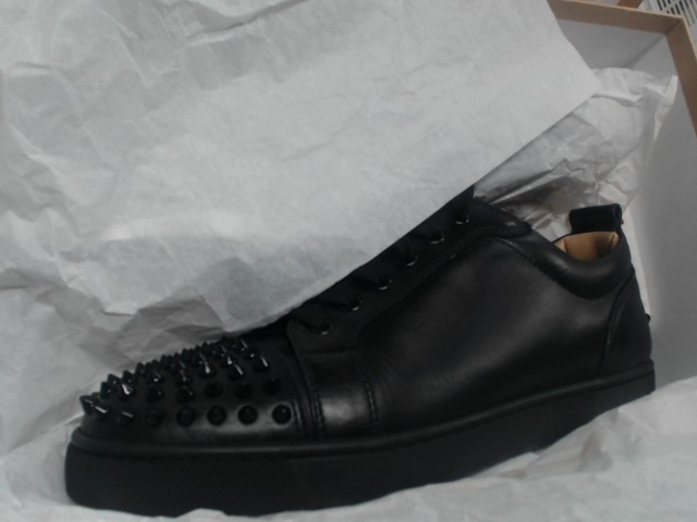 Soulier louboutin size 42.5
