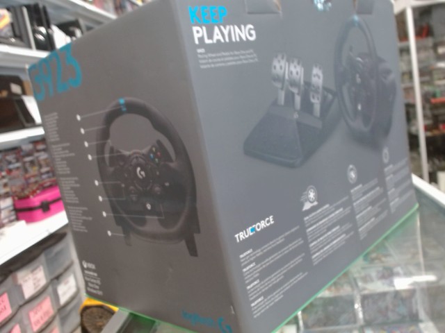 Racing wheel and pedals for xbox one