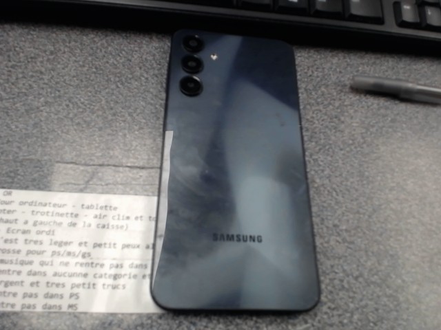 Samsung galaxy a16 avec ecrant craker