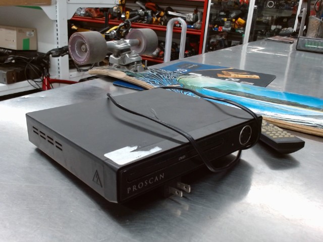 Lecteur dvd avec manette et achete ici