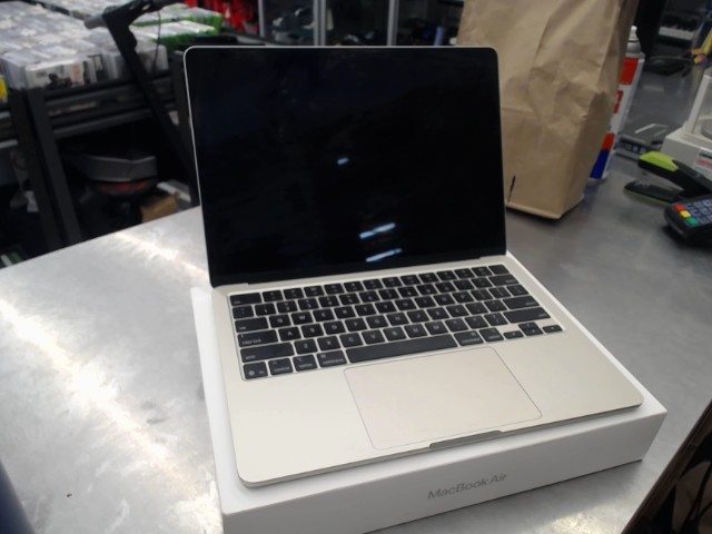 Macbook air m4 16gb 256ssd avec boite
