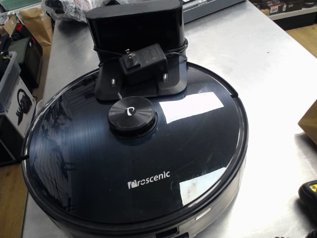 Balayeuse robot avec pied de charge