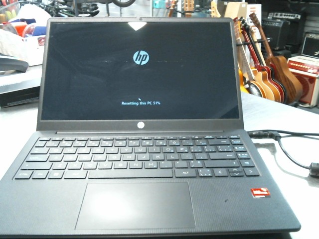 Athlon silver/4gb ram/128gb