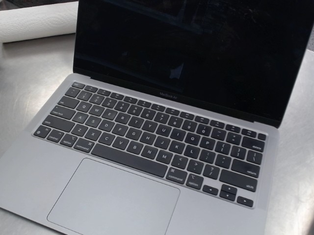 Macbook air m1 8gb pw: 0000