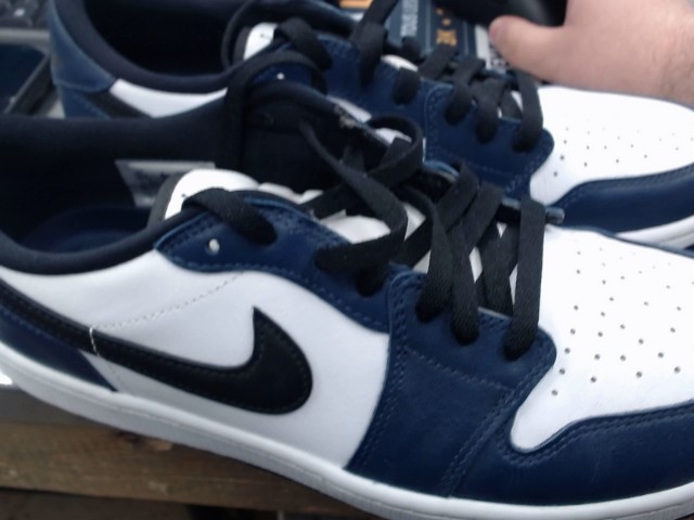 Golf shoes