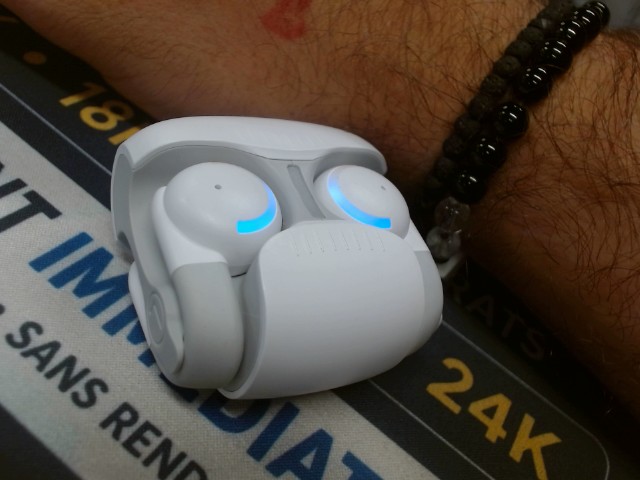 Paire ecouteur blanc abimer