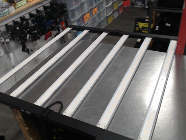 Panneau led 6 parrois(neuf)