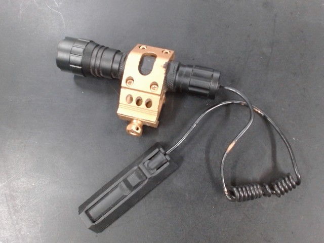 Lumiere tactical flashlight
