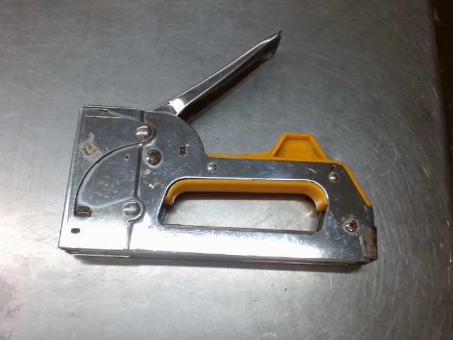 Tackeuse  jaune