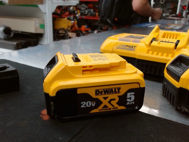 Batterie dewalt 5ah bon etats 2022