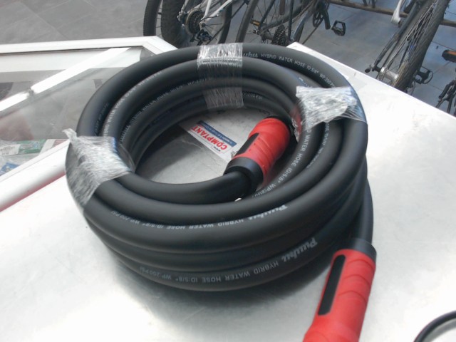 Boyau d'arrosage hybride 25' 200psi 5/8
