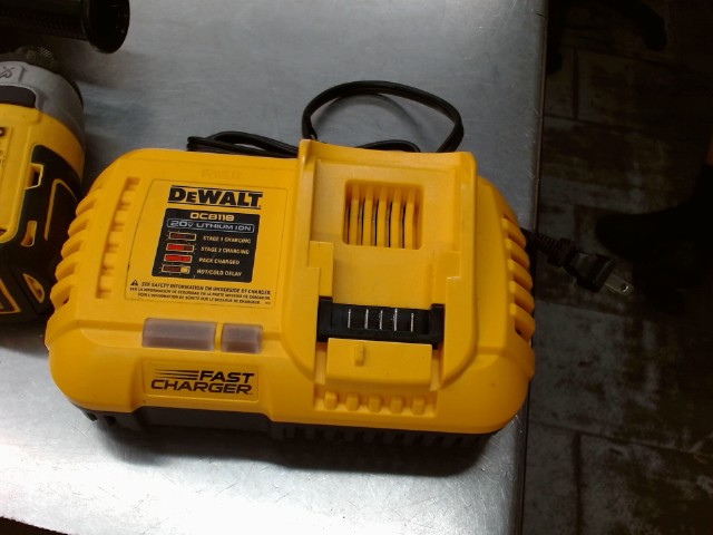 Fast chargeur dewalt dcb118 bon etats