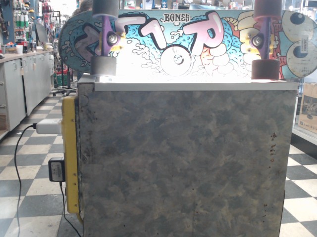 Skateboard krux trucks swiss bones