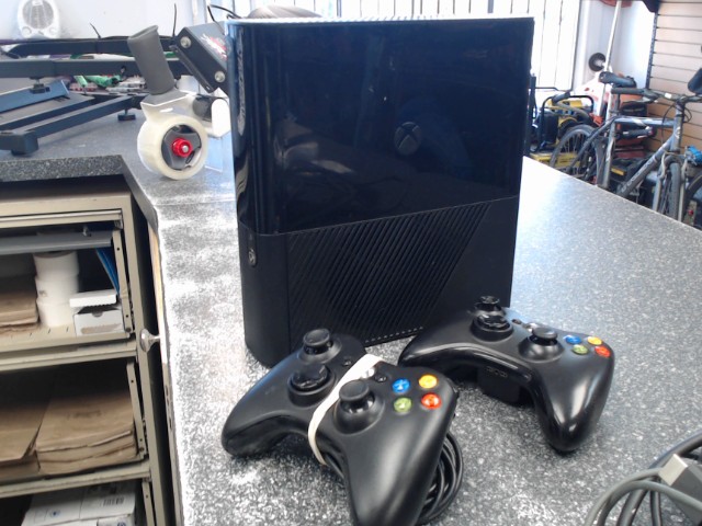 Xbox 360 slim+2 man+fils