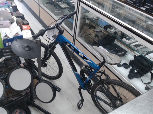 Velo de montagne bleu et noir
