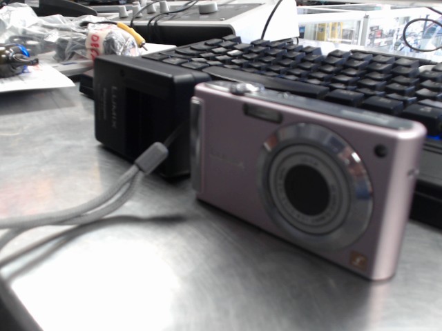 Camera photo avec chargeur rose