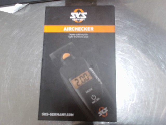 Digital air pressure gauge