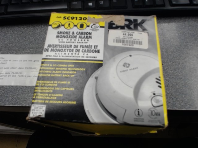 Smoke and carbon monoxide alarm