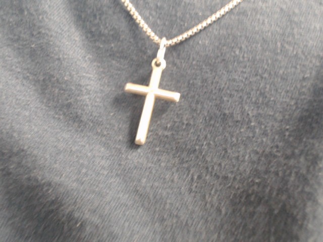Chaine en silver avec croix