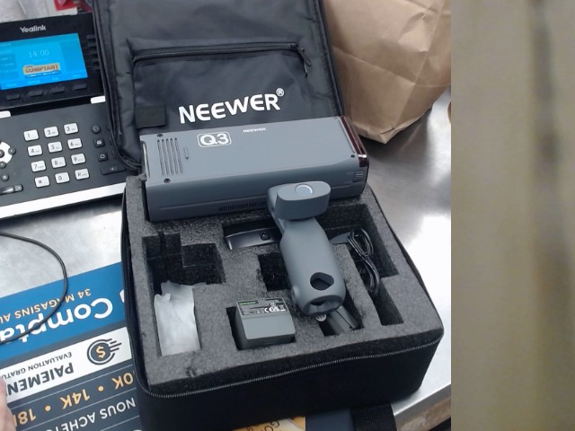 Ttl portable wireless strobe light