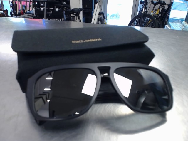 Sunglasses d&g +etuit