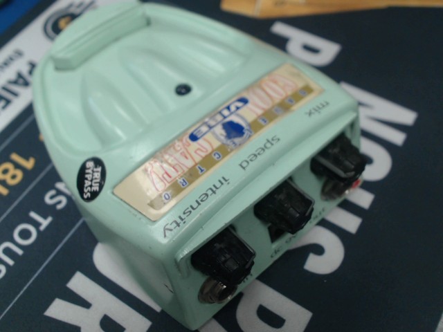 Cool cat vibe pedal