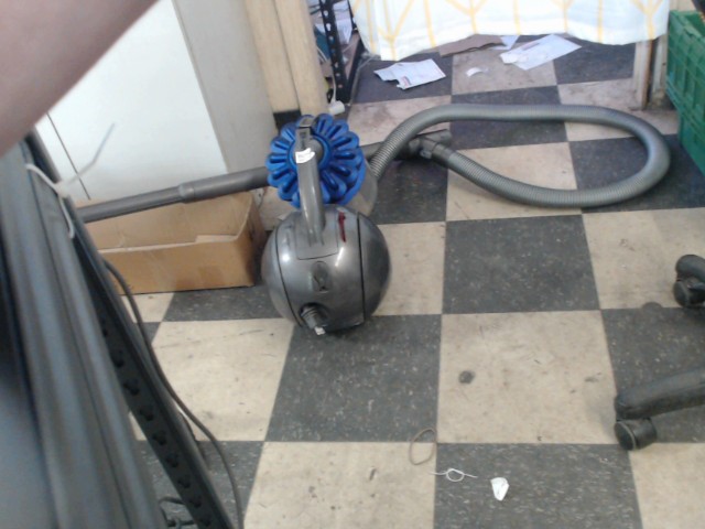 Balayeuse dyson dc37