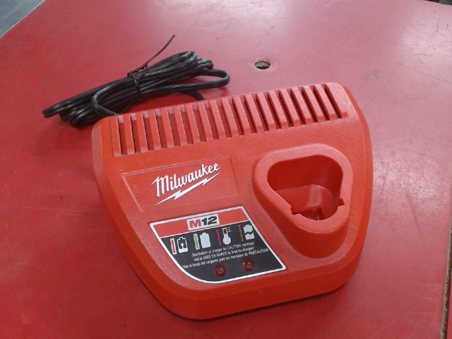 Charger m12 milwaukee