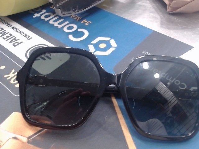 Paire lunette soleil