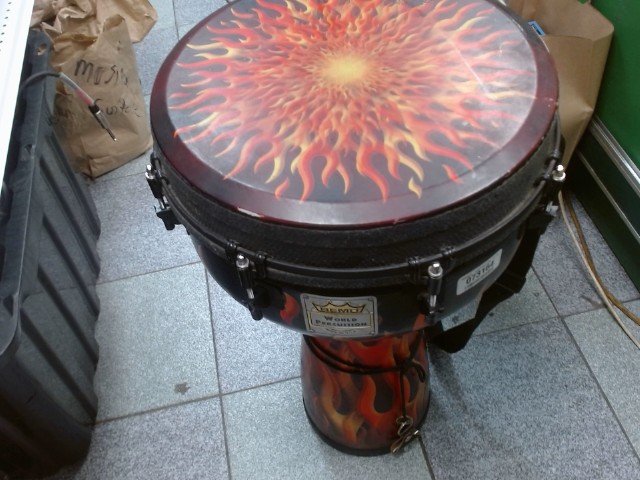 Djembe avec flammes