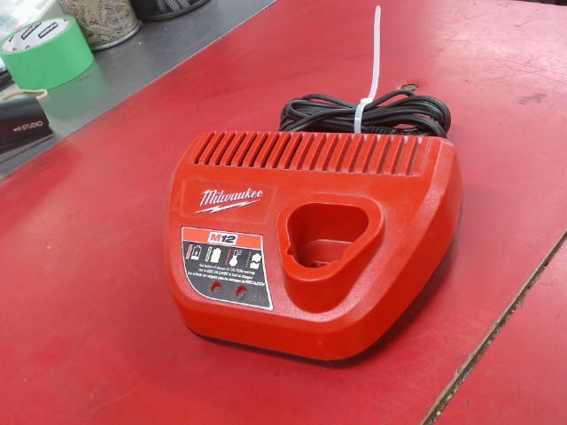 Chargeur m12 milwaukee