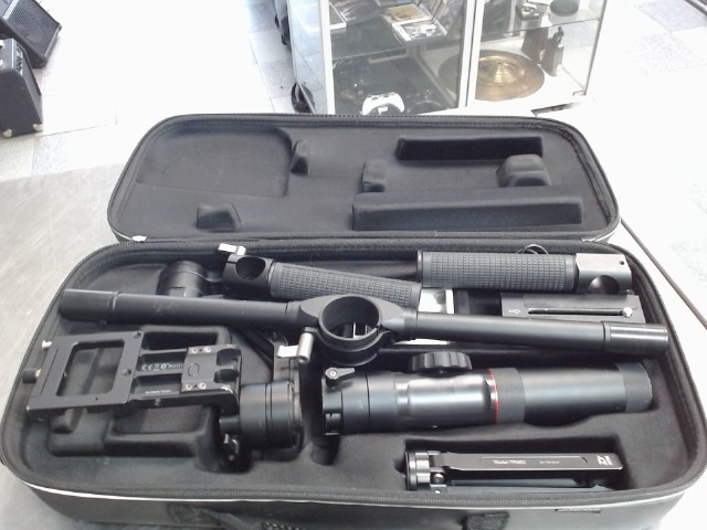 Stabilisateur pour camera avec case