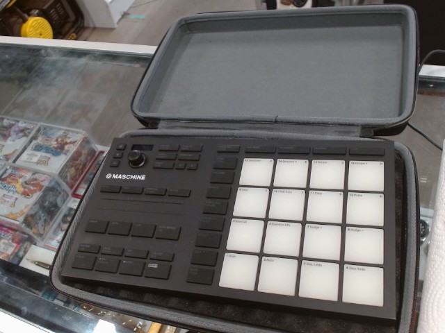 Drum machine avec case