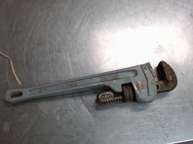 Pipe wrench