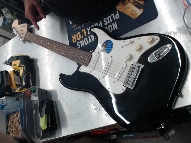 Guitare electrique +gigbag mou