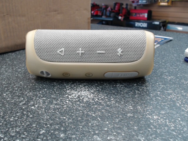 Speaker bluetooth