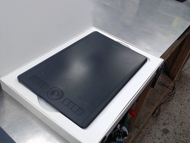 Wacom intuos pro creative tablet