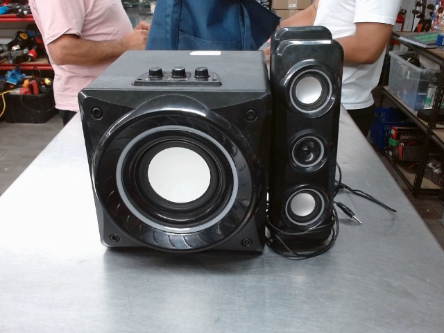 2 speaker et un sub pour ordinateur
