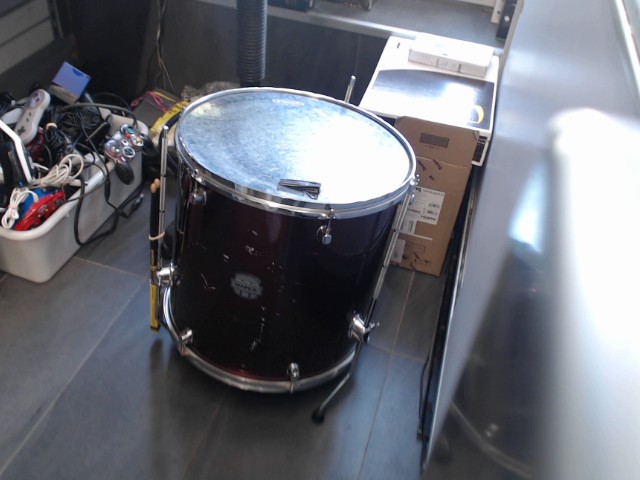 16x16 floor tom red wine finish scratch�