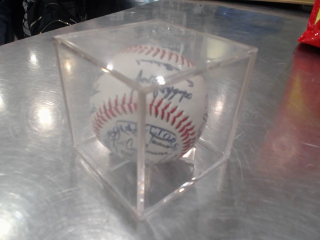 Balle de baseball sign� expo 2000/2001