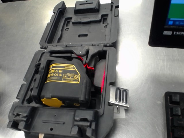 Laser dewalt dans coffre