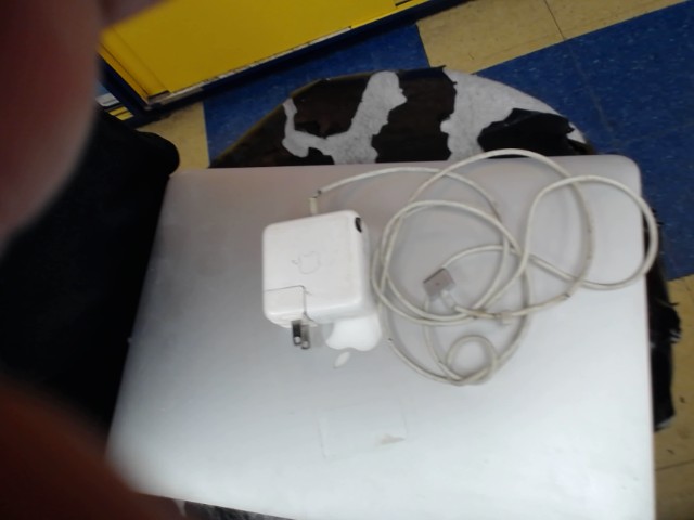 Macbook air pw-harhoura098765 + chargeur