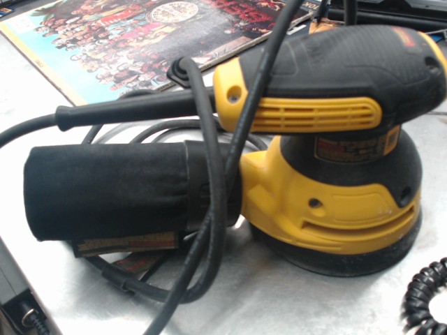 Dewalt sableuse filaire dwe6423