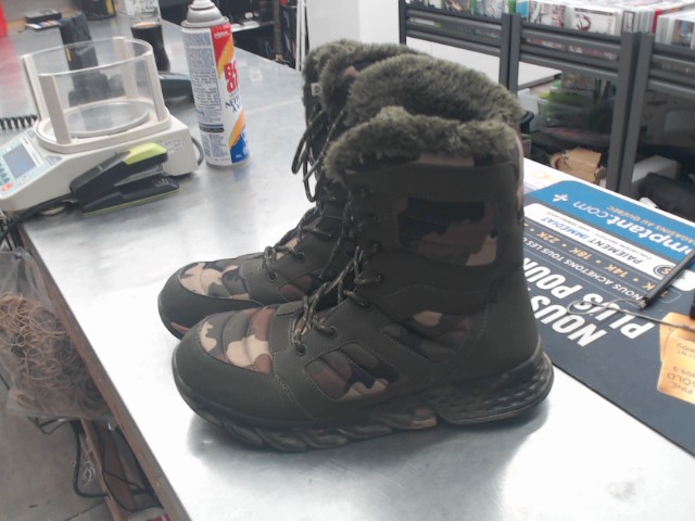 Temu camo boots slightly used